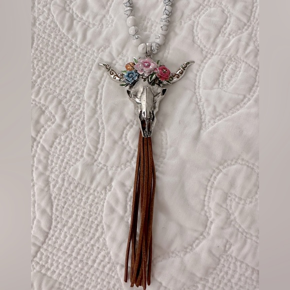 Ladies Western Necklace - Picture 1 of 2